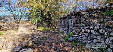 Terreno con rustico a Castiglione di Sicilia