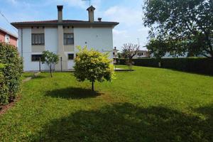 Villa di 135 m² con più di 5 locali e box auto a C
