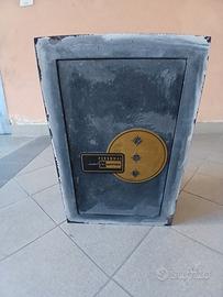 Cassaforte a muro