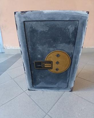 Cassaforte a muro