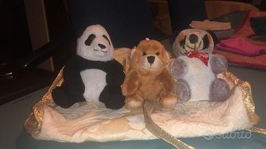 Piccoli orsetti di peluche