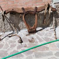 Giogo per buoi e sega per fieno