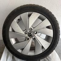 Cerchi in lega con gomme neve 205 50 r17