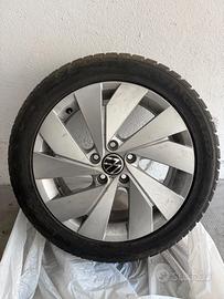 Cerchi in lega con gomme neve 205 50 r17