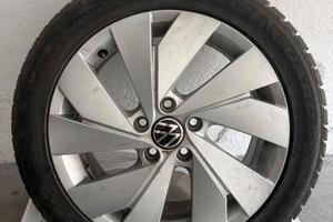 Cerchi in lega con gomme neve 205 50 r17