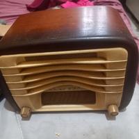 Radio antica a valvole mignonette