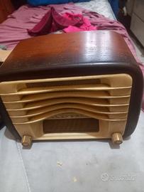 Radio antica a valvole mignonette