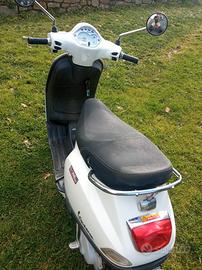 Piaggio Vespa 50 LX - 2011
