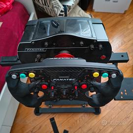 Simulatore di guida Fanatec con doppio volante