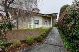 SPLENDIDA VILLA A SCHIERA DI TESTA DI RECENTE COST
