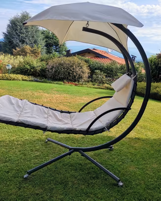 Lettino a dondolo da giardino con parasole