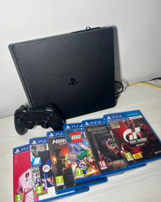 PlayStation4 Slim usata con giochi e controller