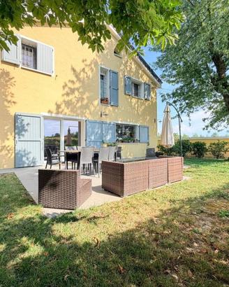 Villa di 350 m² con più di 5 locali e box auto a M