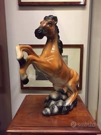 Statua cavallo rampante anni '50