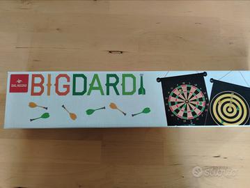 gioco di freccette con bersaglio a doppia faccia