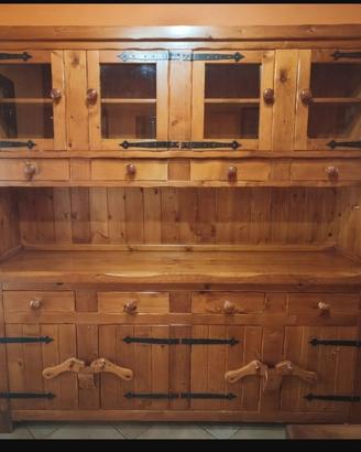 Credenza in stile Tirolese in legno massello