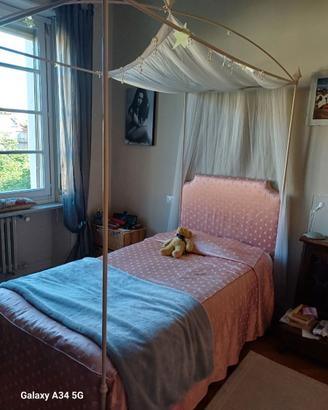 Letto con baldacchino