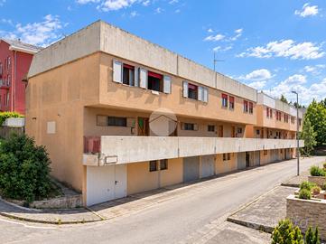 VILLA A SCHIERA A L'AQUILA