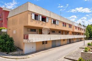VILLA A SCHIERA A L'AQUILA