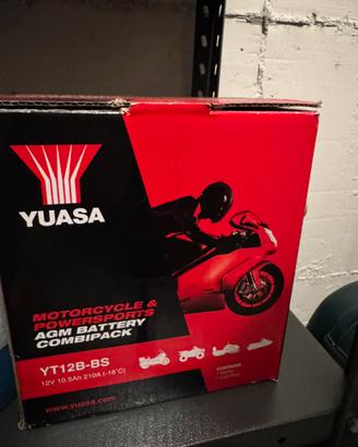 Batteria moto yuasa yt12b-bs