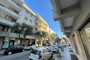 CENTRALISSIMO AMPIO APPARTAMENTO CON TERRAZZO A LI