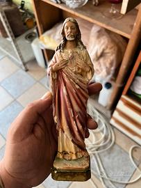 Statuina cristo del museo di lourdes
