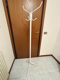 Appendiabiti da terra moderno salvaspazio