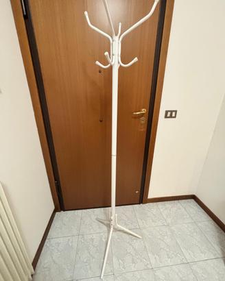 Appendiabiti da terra moderno salvaspazio