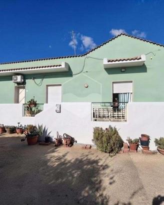 Casa indipendente con ampi spazi esterni