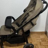 Passeggino colore beige