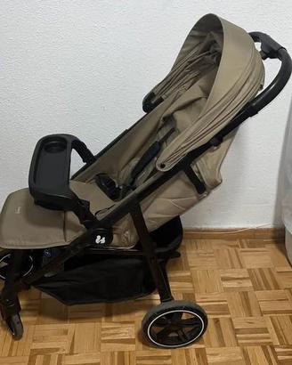 Passeggino colore beige