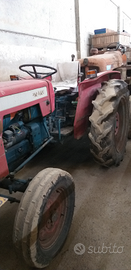 Trattore Carraro con rimorchio