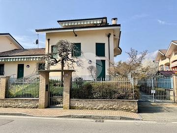 VILLA SINGOLA A LEINÌ