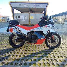 KTM Adventure 790 2024 con tech pack completo