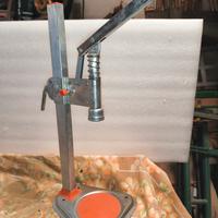 tappatrice per tappi a corona 