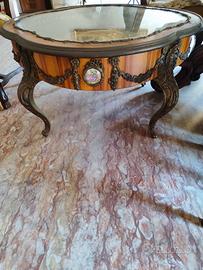 Tavolo in legno di Bois de rosé con limong