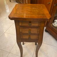Mobiletto in legno 3 cassetti stile classico