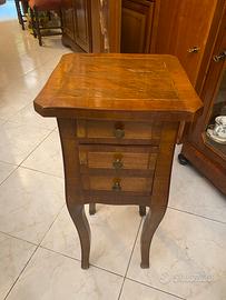 Mobiletto in legno 3 cassetti stile classico
