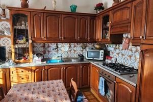 Casa indipendente con uliveto 4000 mq