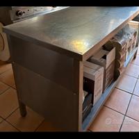 Banco da lavoro in acciaio