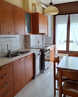 Cucina a moduli indipendenti finitura ciliegio