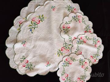 set 5 centrini ricamati a mano vintage punto croce