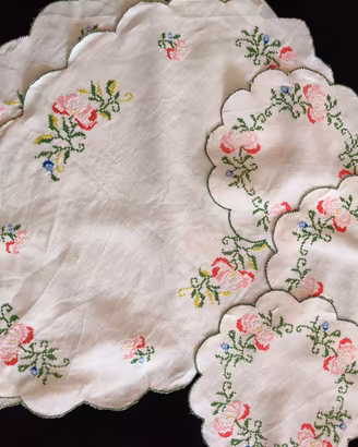 set 5 centrini ricamati a mano vintage punto croce