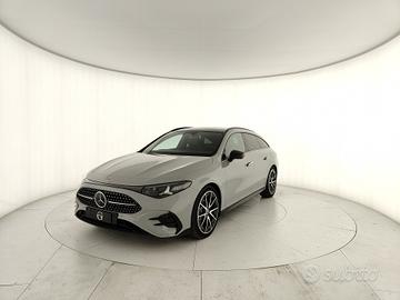 MERCEDES-BENZ CLA 200 Shooting Brake