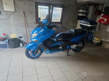 tmax 500 anno 2002