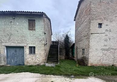 Rustico / Casale di 130 m² con box auto a Città di