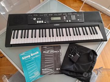 Tastiera Yamaha EZ-220 con scatola e manuali