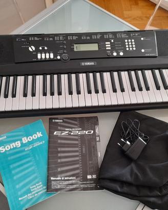 Tastiera Yamaha EZ-220 con scatola e manuali
