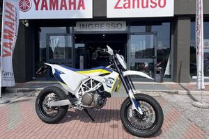 Husqvarna 701 Supermoto POCHI KM