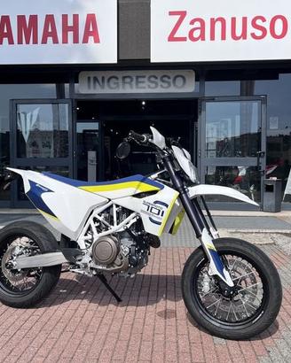 Husqvarna 701 Supermoto POCHI KM